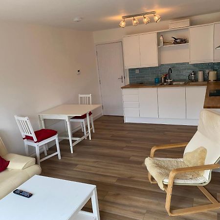 Adorable One-Bedroom Flat With Patio Garden. Southwick  Buitenkant foto