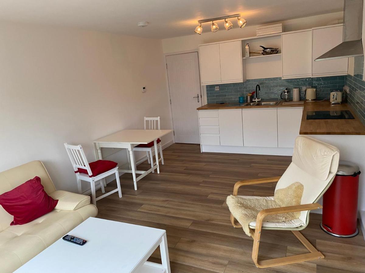 Adorable One-Bedroom Flat With Patio Garden. Southwick  Buitenkant foto