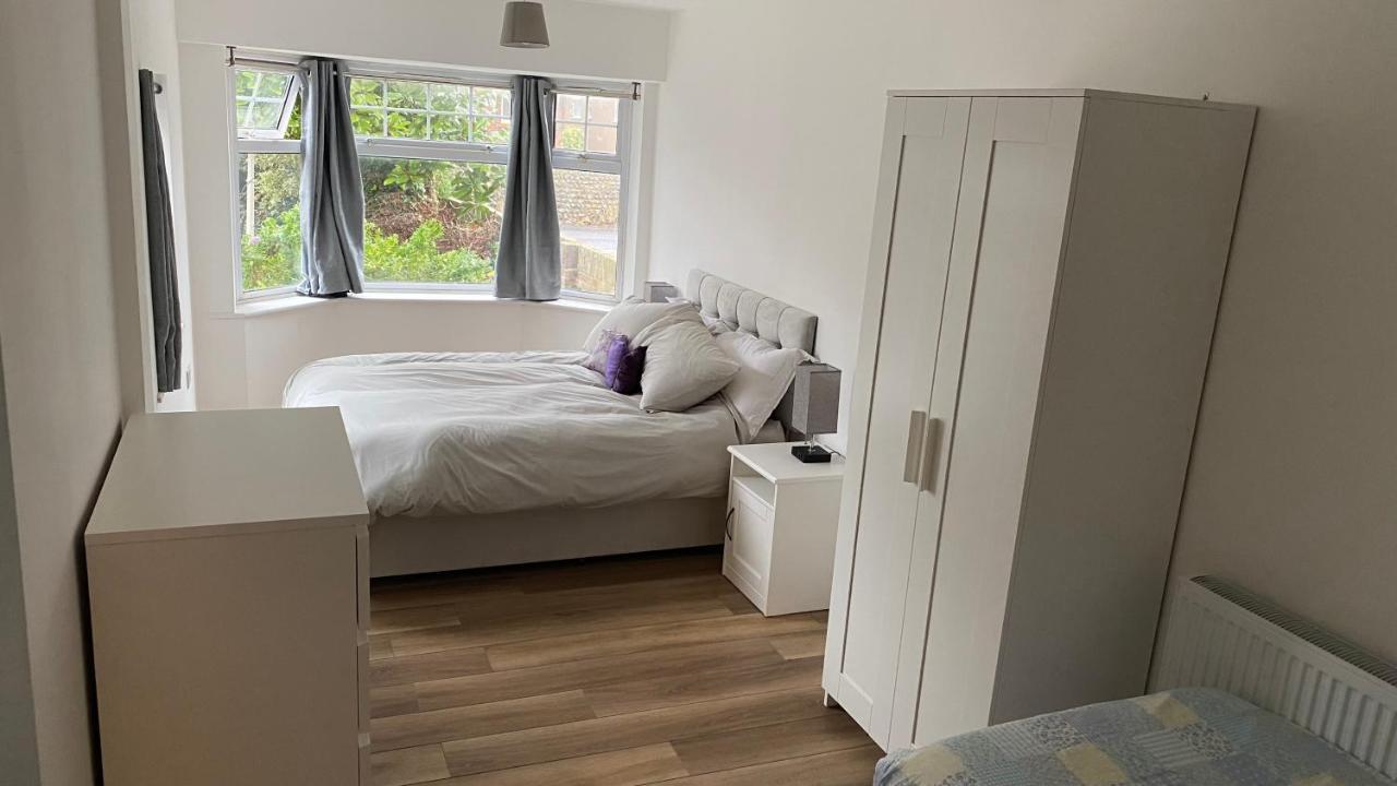 Adorable One-Bedroom Flat With Patio Garden. Southwick  Buitenkant foto