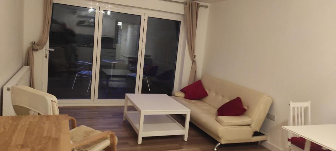 Adorable One-Bedroom Flat With Patio Garden. Southwick  Buitenkant foto