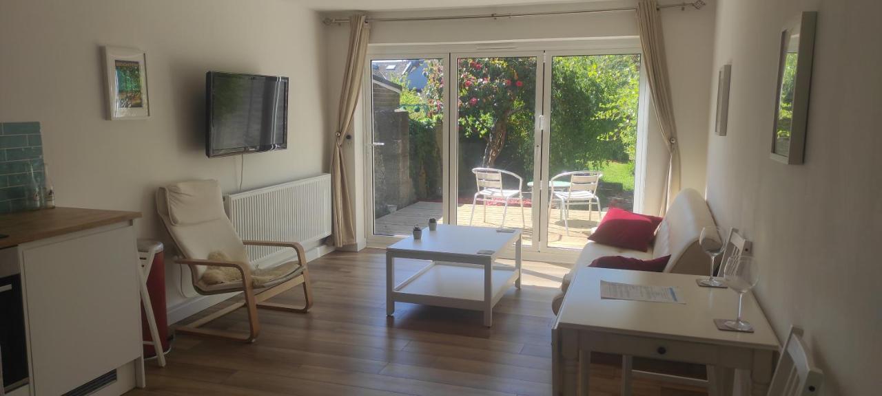 Adorable One-Bedroom Flat With Patio Garden. Southwick  Buitenkant foto