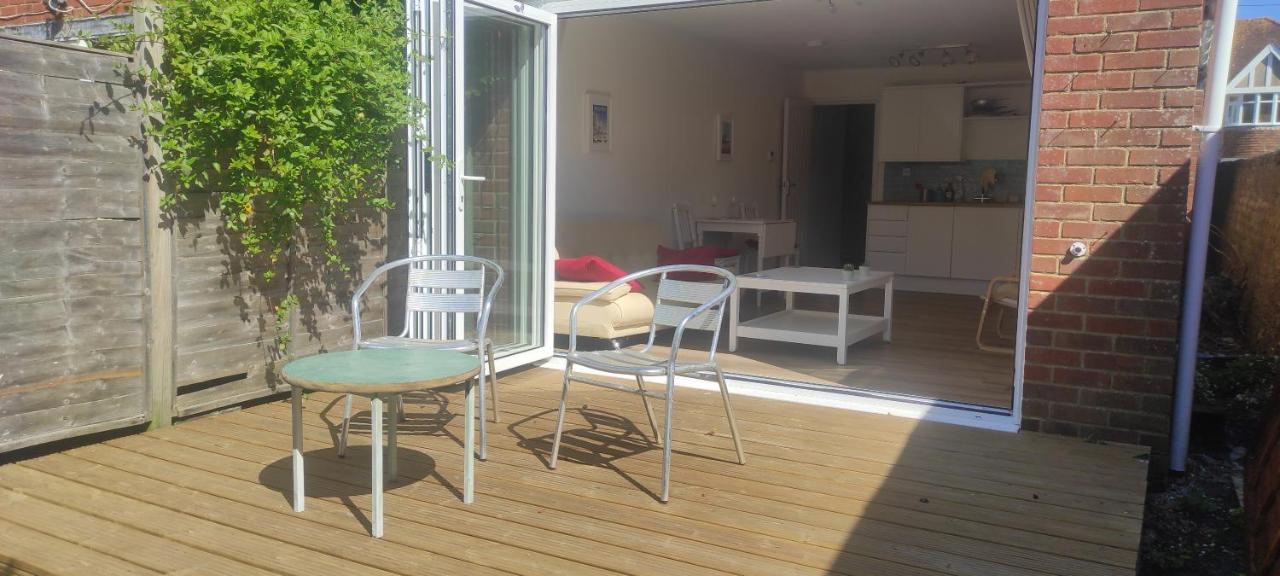 Adorable One-Bedroom Flat With Patio Garden. Southwick  Buitenkant foto